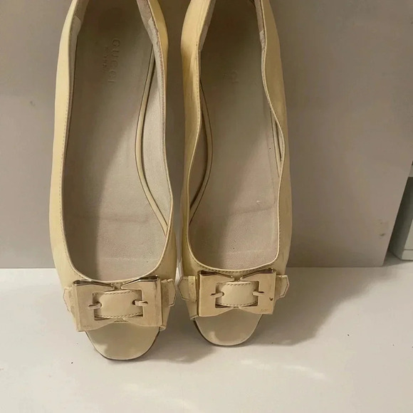 Gucci light lemon color patant leather open toe shoes in good conditions - Picture 14 of 16